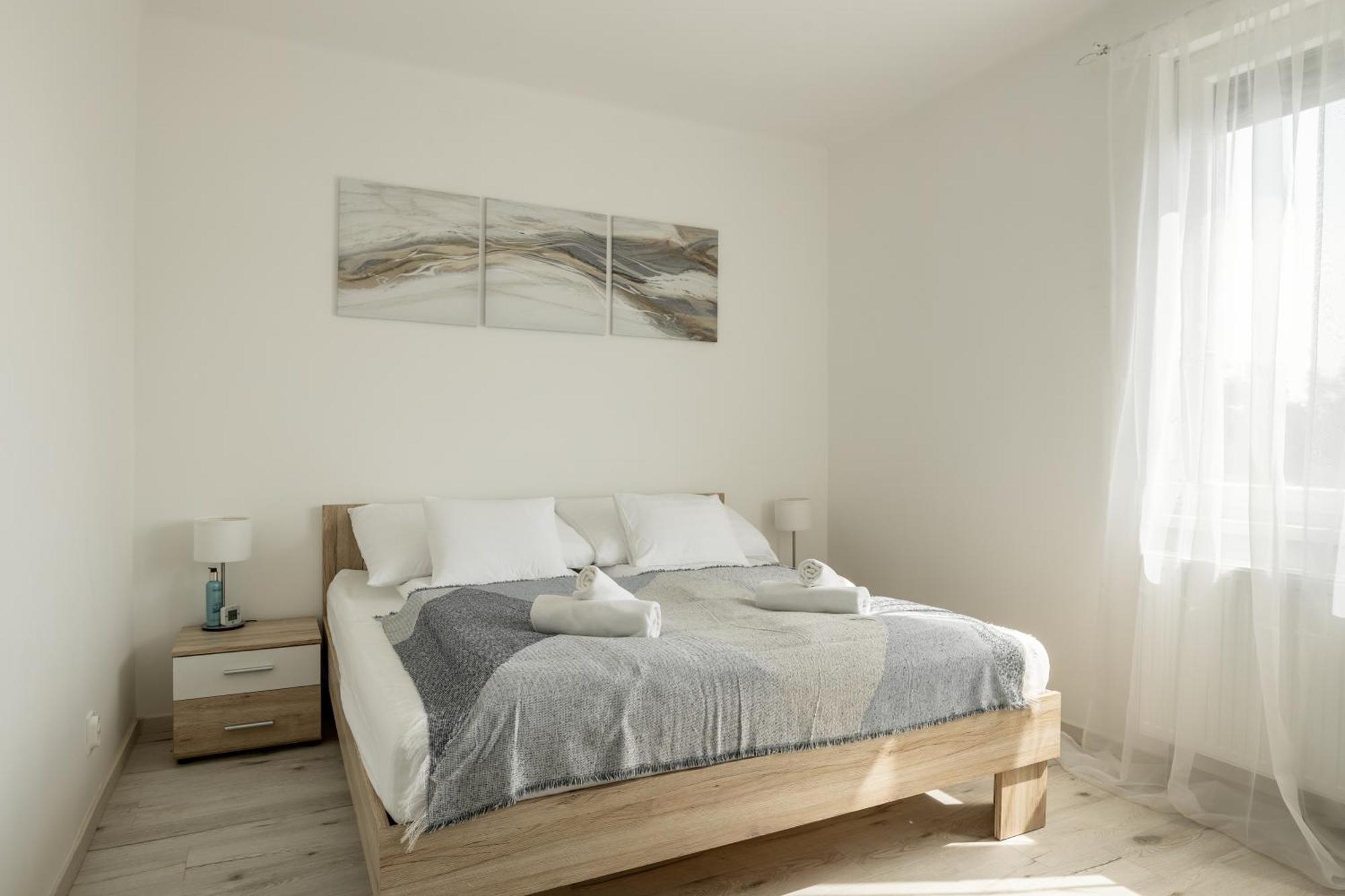 Malompark Apartman With Free Parking Debrecen Bagian luar foto