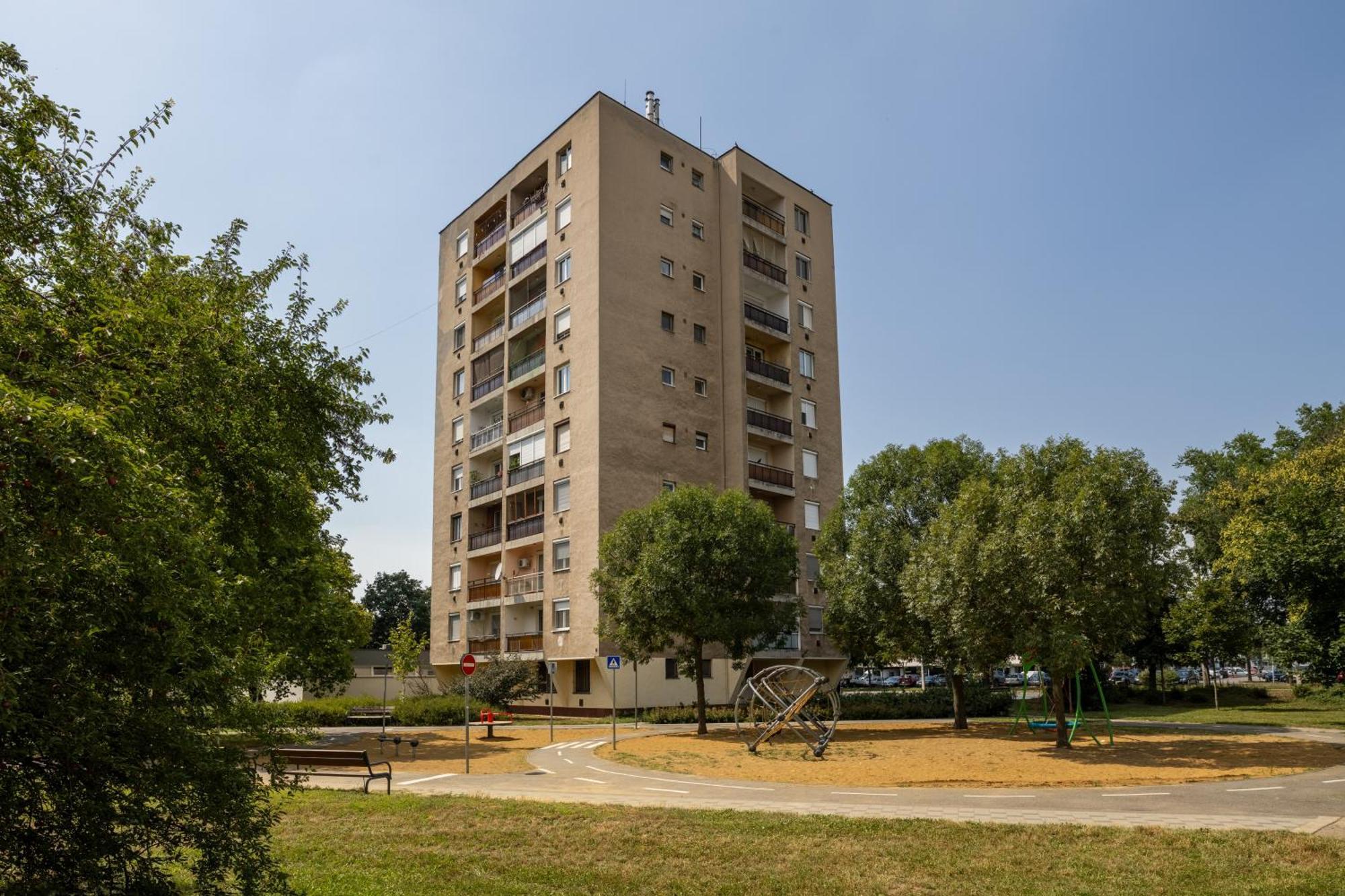 Malompark Apartman With Free Parking Debrecen Bagian luar foto