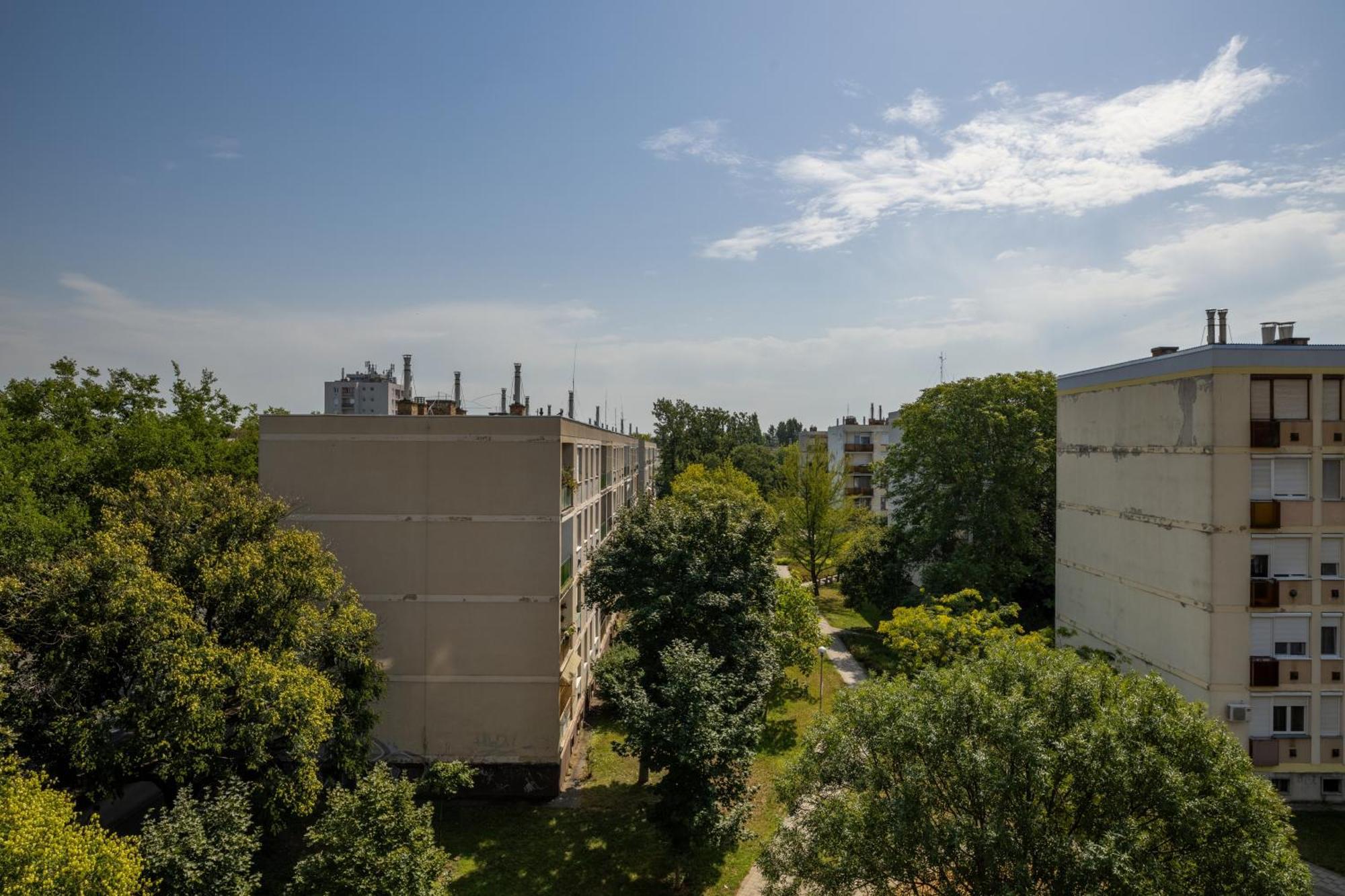 Malompark Apartman With Free Parking Debrecen Bagian luar foto