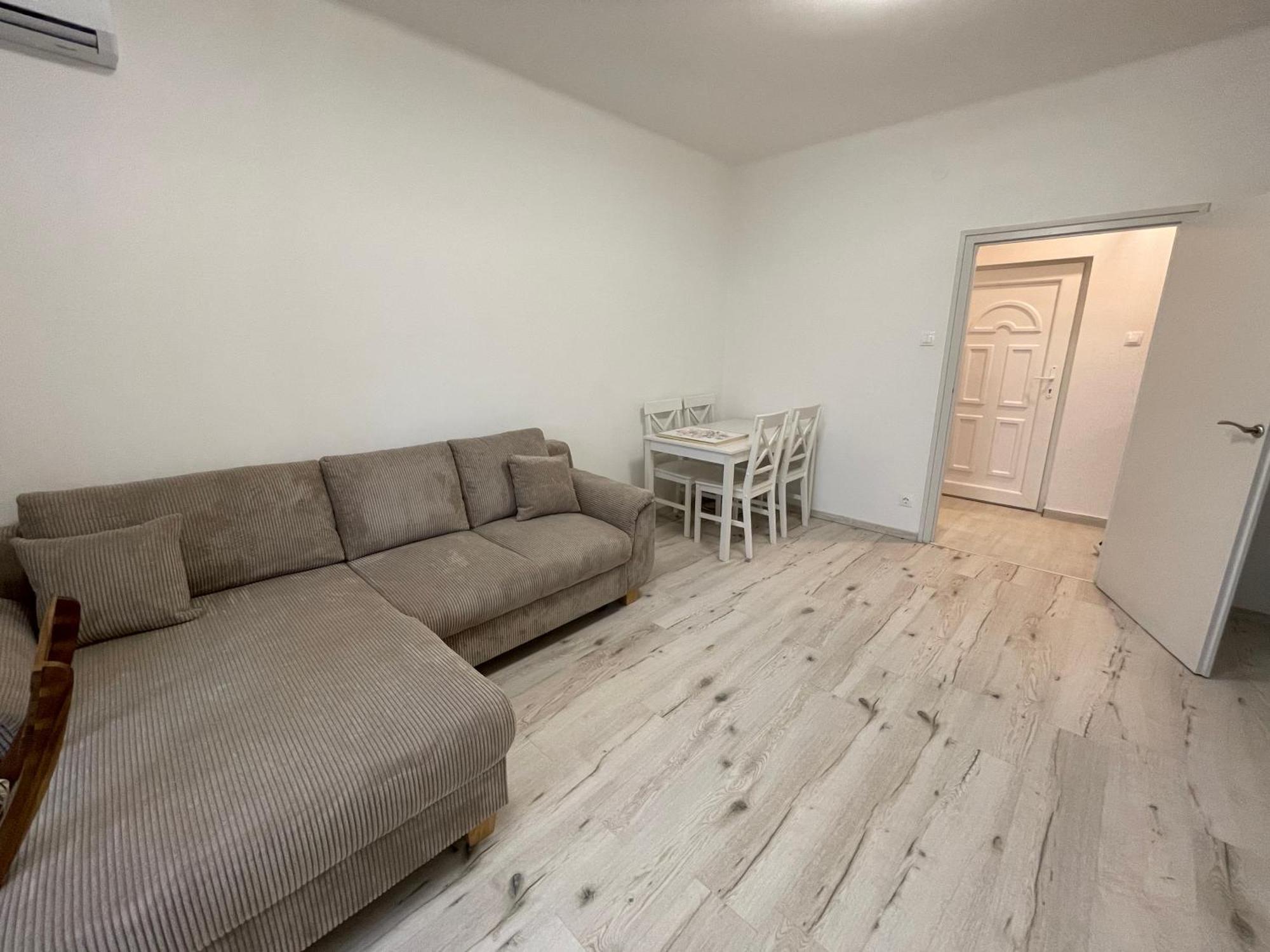 Malompark Apartman With Free Parking Debrecen Bagian luar foto
